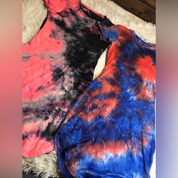 TWO DRESSES - Picture 2 of 5